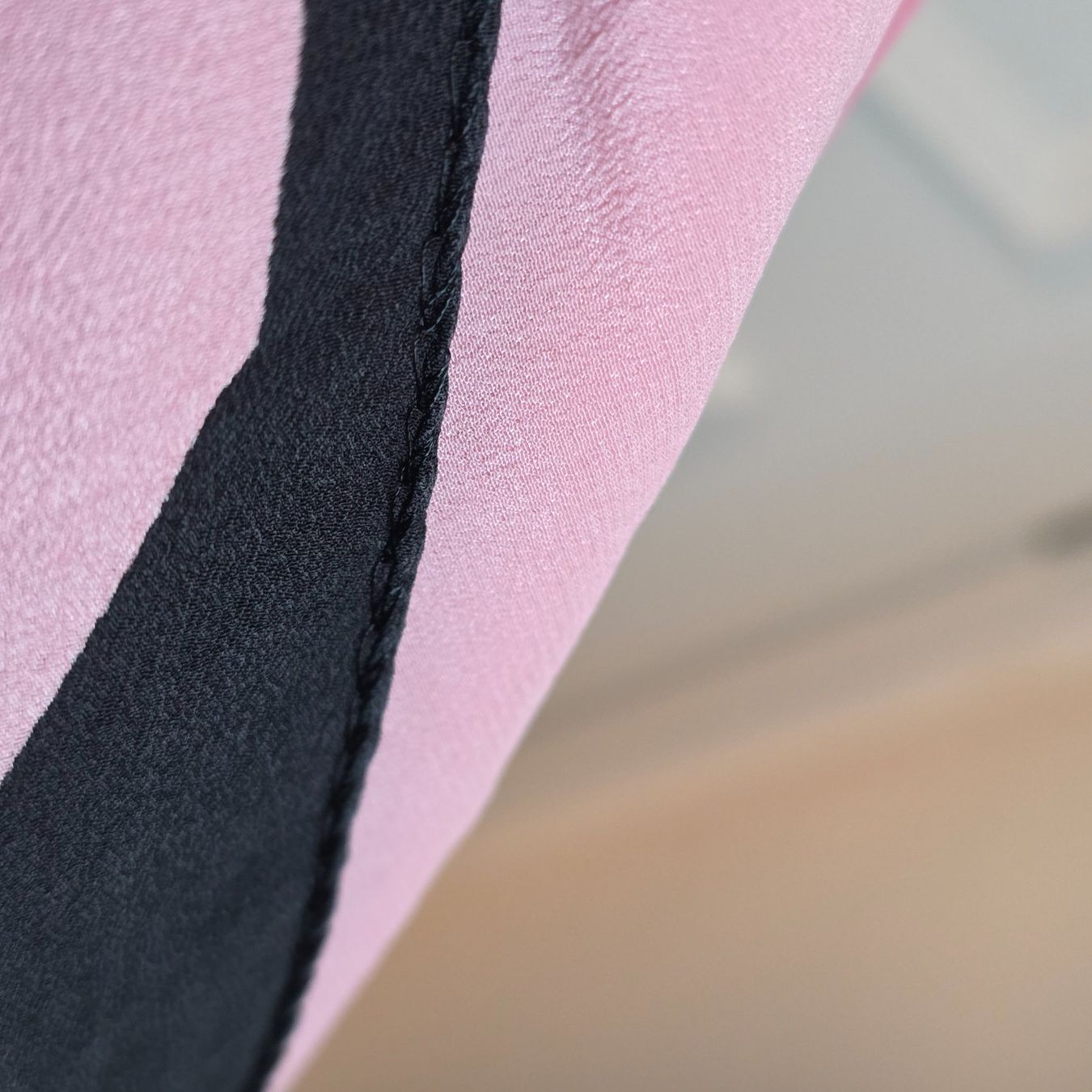 Foulards & écharpes: Seidentuch 100% Seide Handrolliert Rosa Schwarz – D'occasion à Wald ZH par CapLux 3