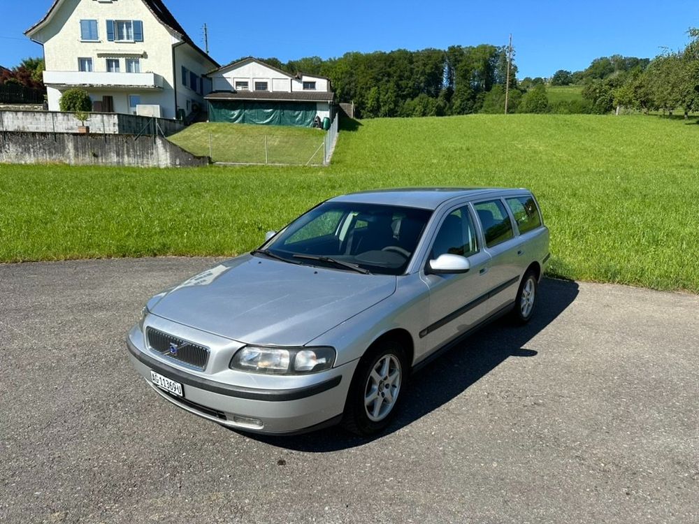 Volvo V70 D5