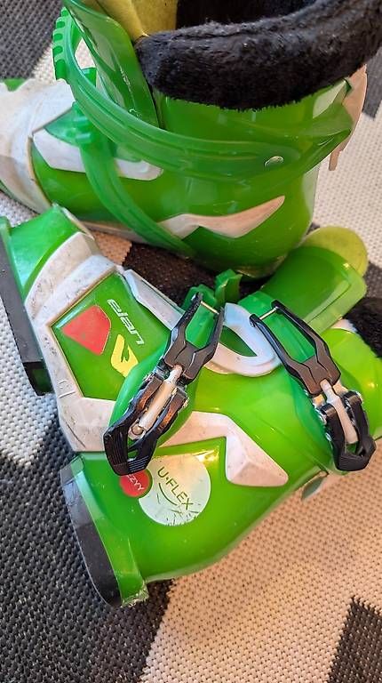 Schuhe für Jungen: Skischuhe Gr. 34 – Gebraucht aus Frick von Twolve 1