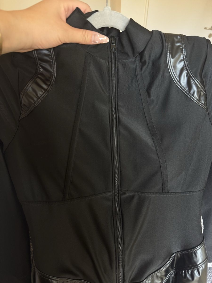 Jumpsuits: Black Catsuit Jumpsuit, Size M, New – Neu und originalverpackt aus Olten von mar_sy7r 1
