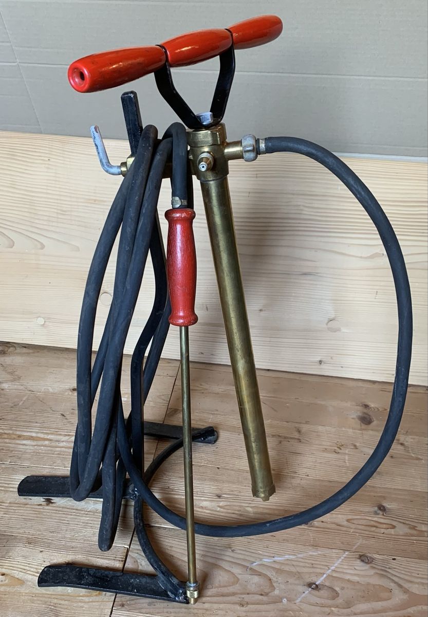 Feuerlöscher: Eimerspritze der CH Armee – Gebraucht aus Goldingen von Bergler012