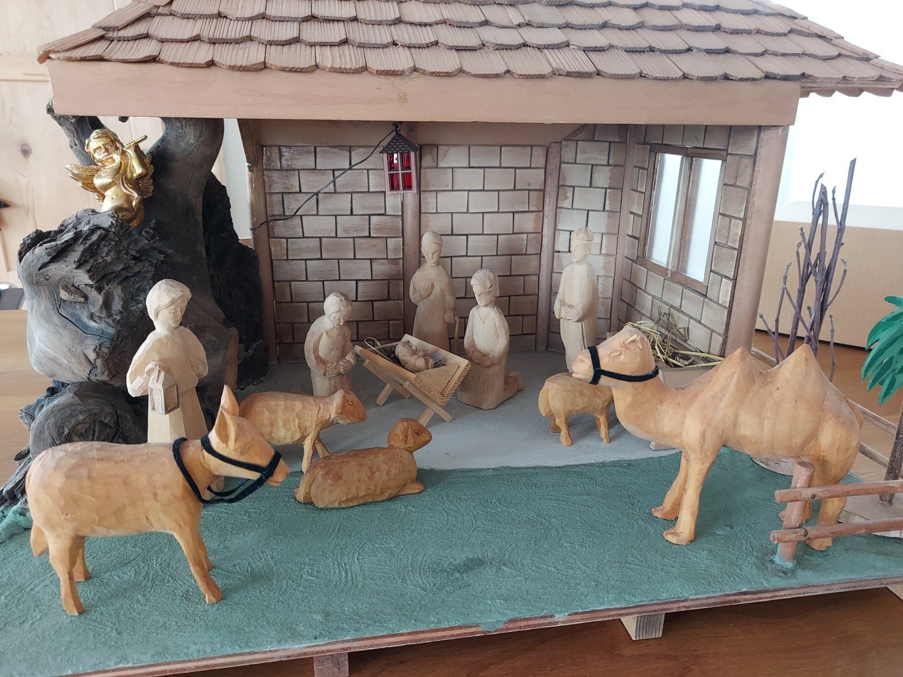 Tutte le decorazioni: Krippe handgefertigt mit div. Figuren – Nuovo (secondo la descrizione) da Küssnacht am Rigi venduto da Mukare