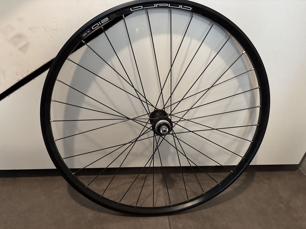 Shimano Pezzi di ricambio: Vorderrad Deore XT 26 Zoll NEU – Nuovo (secondo la descrizione) da Buch am Irchel venduto da Brandi7