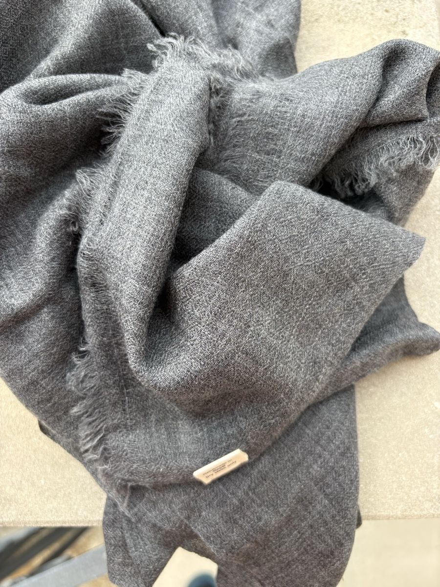 Foulard & Sciarpe: Sciarpa 100% cachemire grigio  – Nuovo (secondo la descrizione) da Arzo venduto da ali_d6c5 4