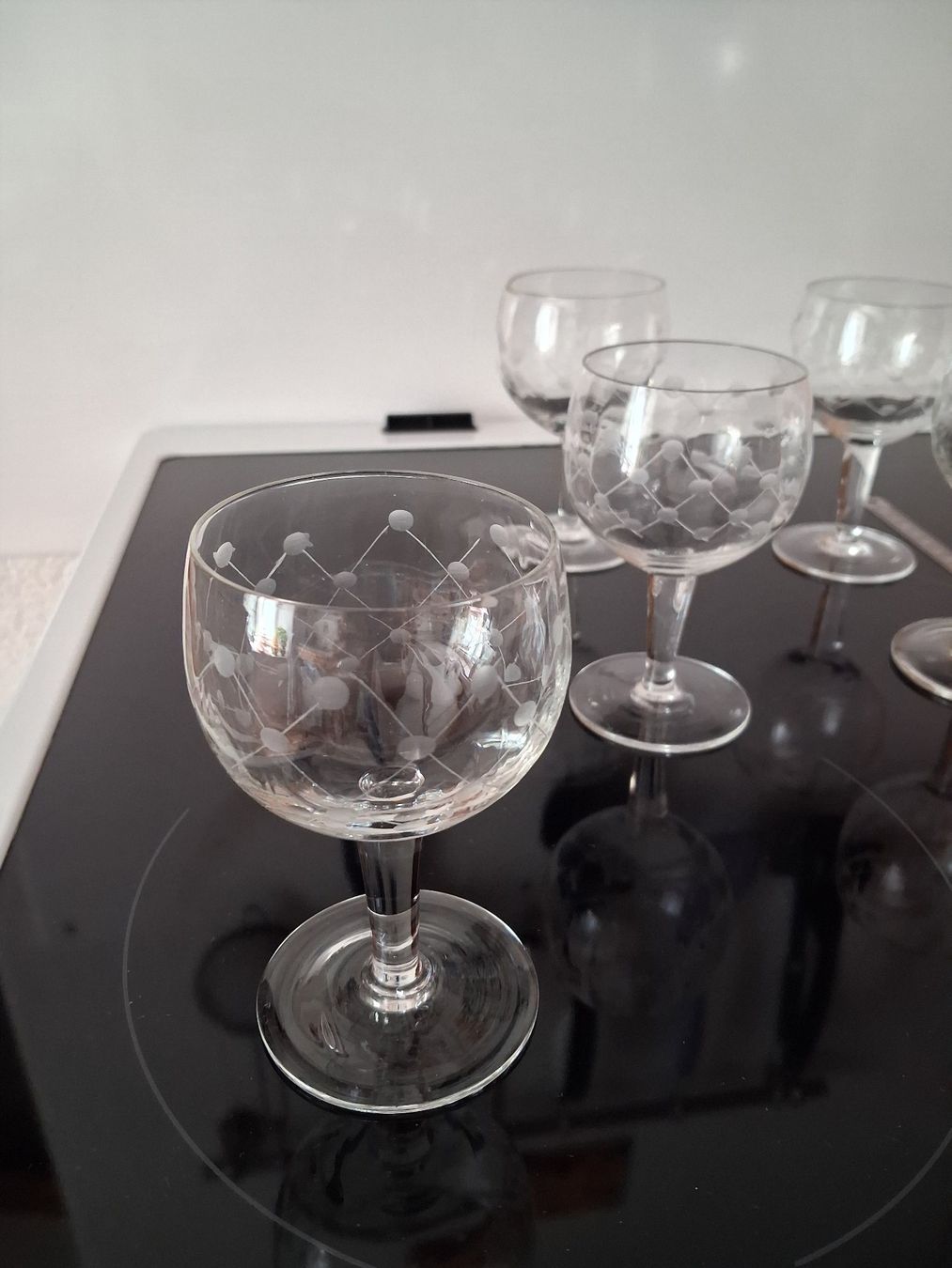 Bicchieri: 6er Set Weingläser mit Schliffmuster, feine Wein-Kelche – Nuovo (secondo la descrizione) da Wald ZH venduto da e8e