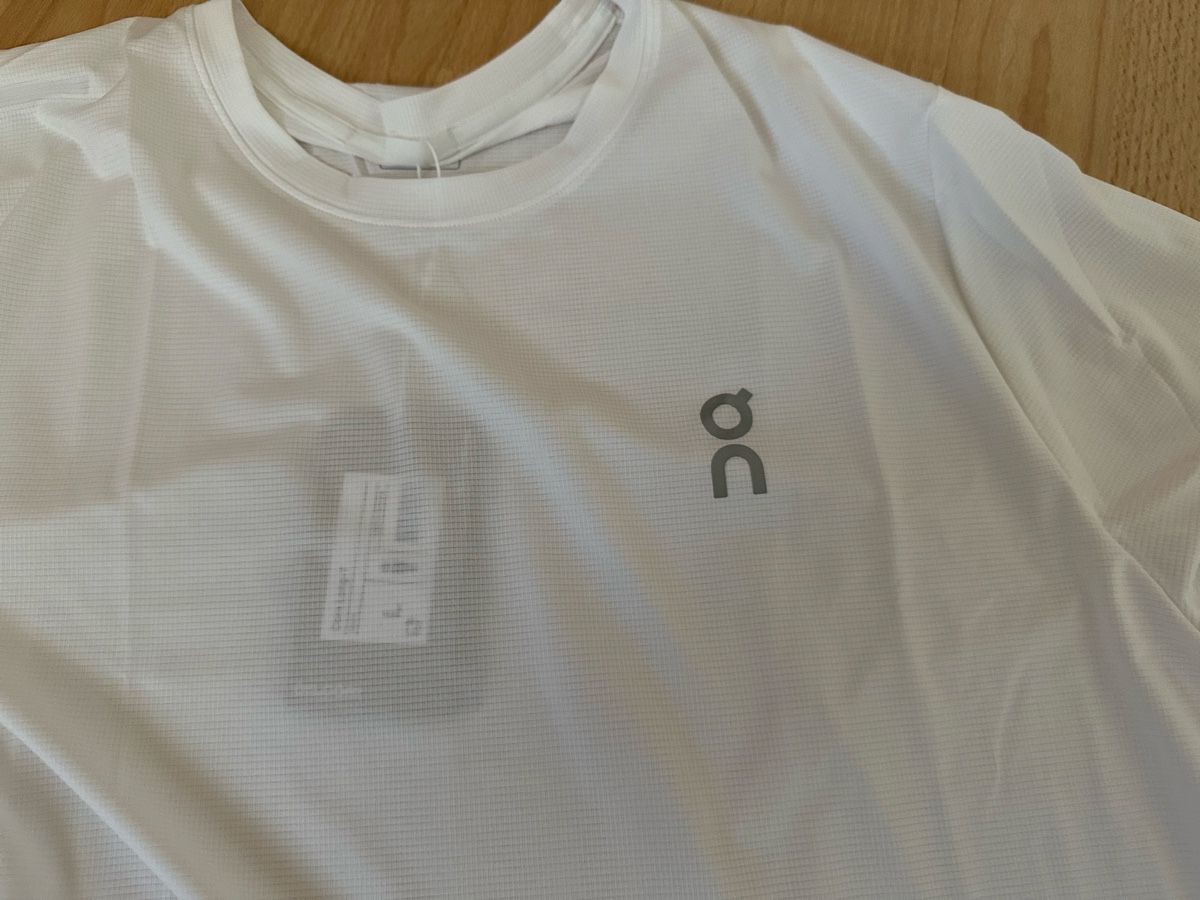 On T-shirts: ON Core Long T-Shirt – Neuf avec emballage d'origine à Chur par Sim7000 1