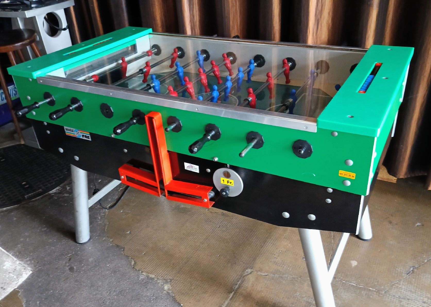Slot Machine: Töggeli Kicker Tischfussballkasten – Usato da Schalunen venduto da schwabspielautomaten 2