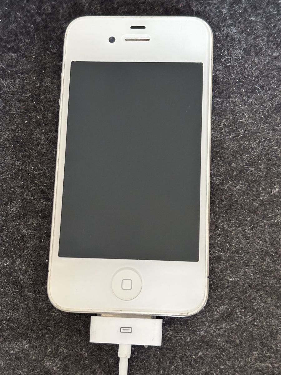 Apple Handys / Smartphones: iPhone 4 – Defekt aus Basel von dav_9vty