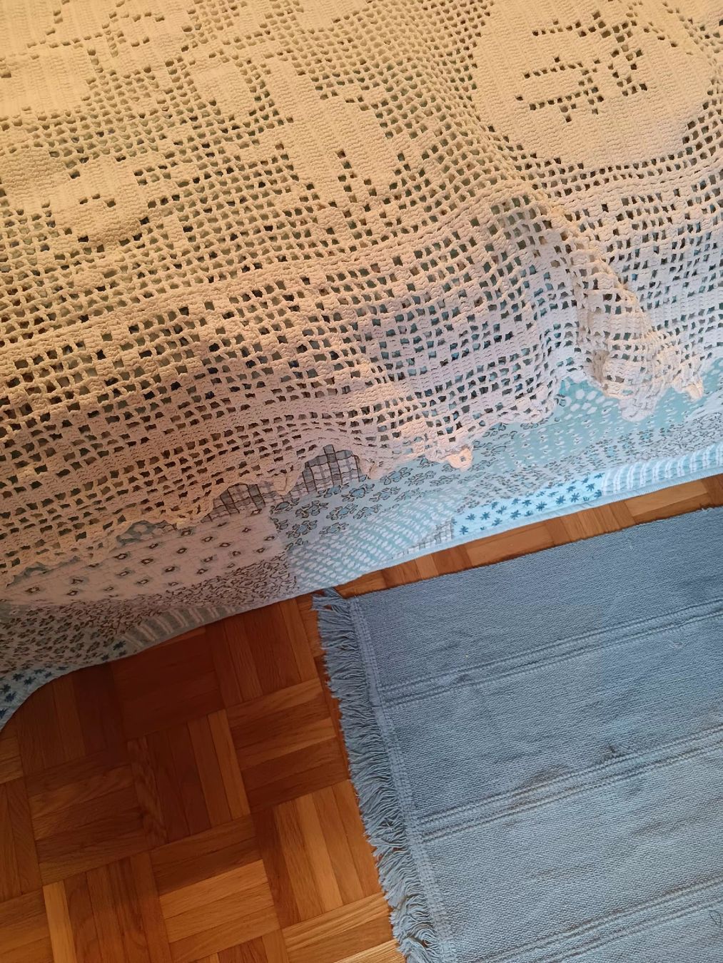 Linge de lit: gehäckelte bettüberwurf  – D'occasion à Ambrì par Maerz87 4