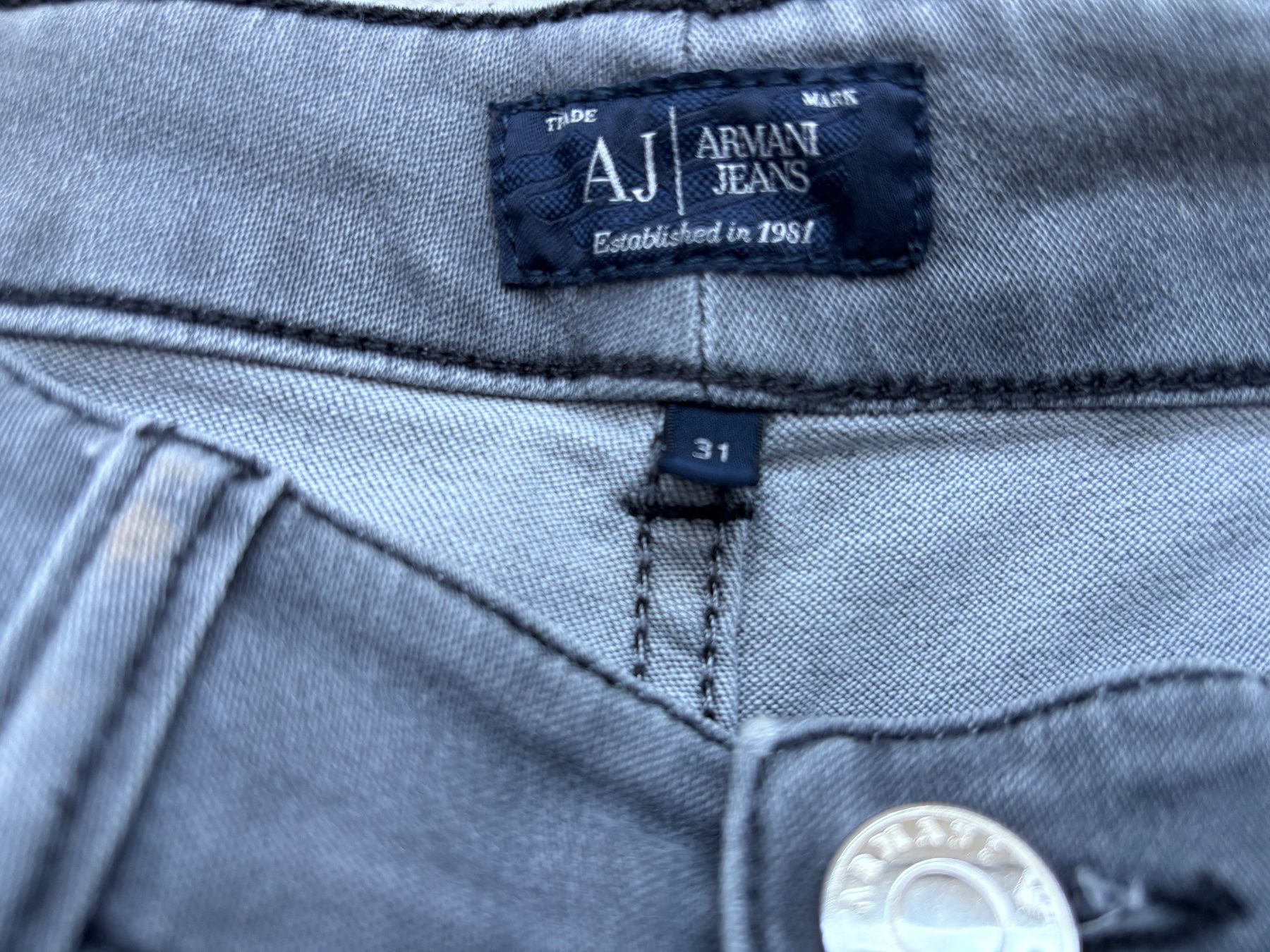 Armani Jeans: Armani Jeans grau Grösse 31 – Usato da Balsthal venduto da Uroby 1