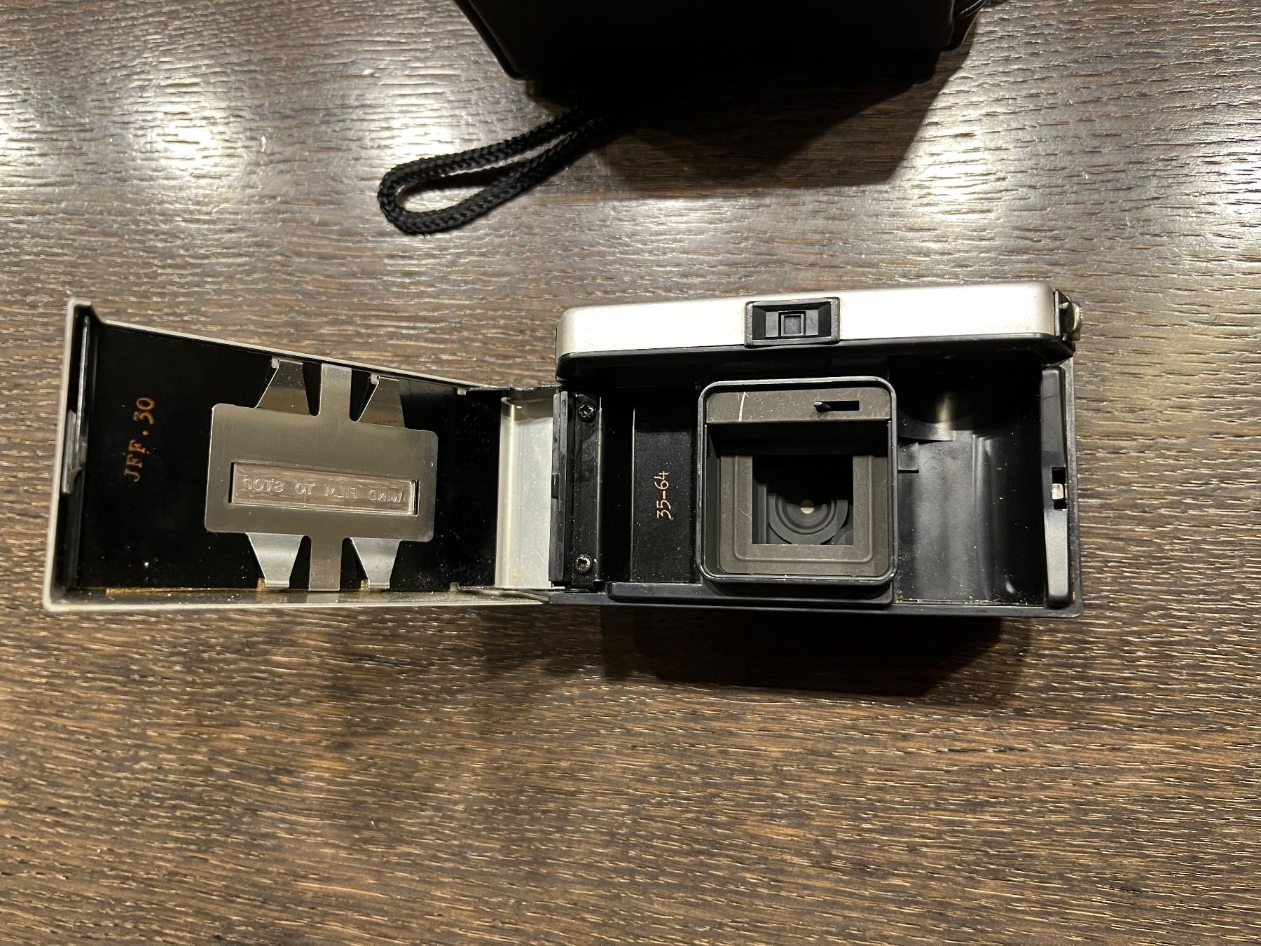 Kodak Fotocamera: Kodak Instamatic 104 – Usato da Solothurn venduto da Bagi1989 4