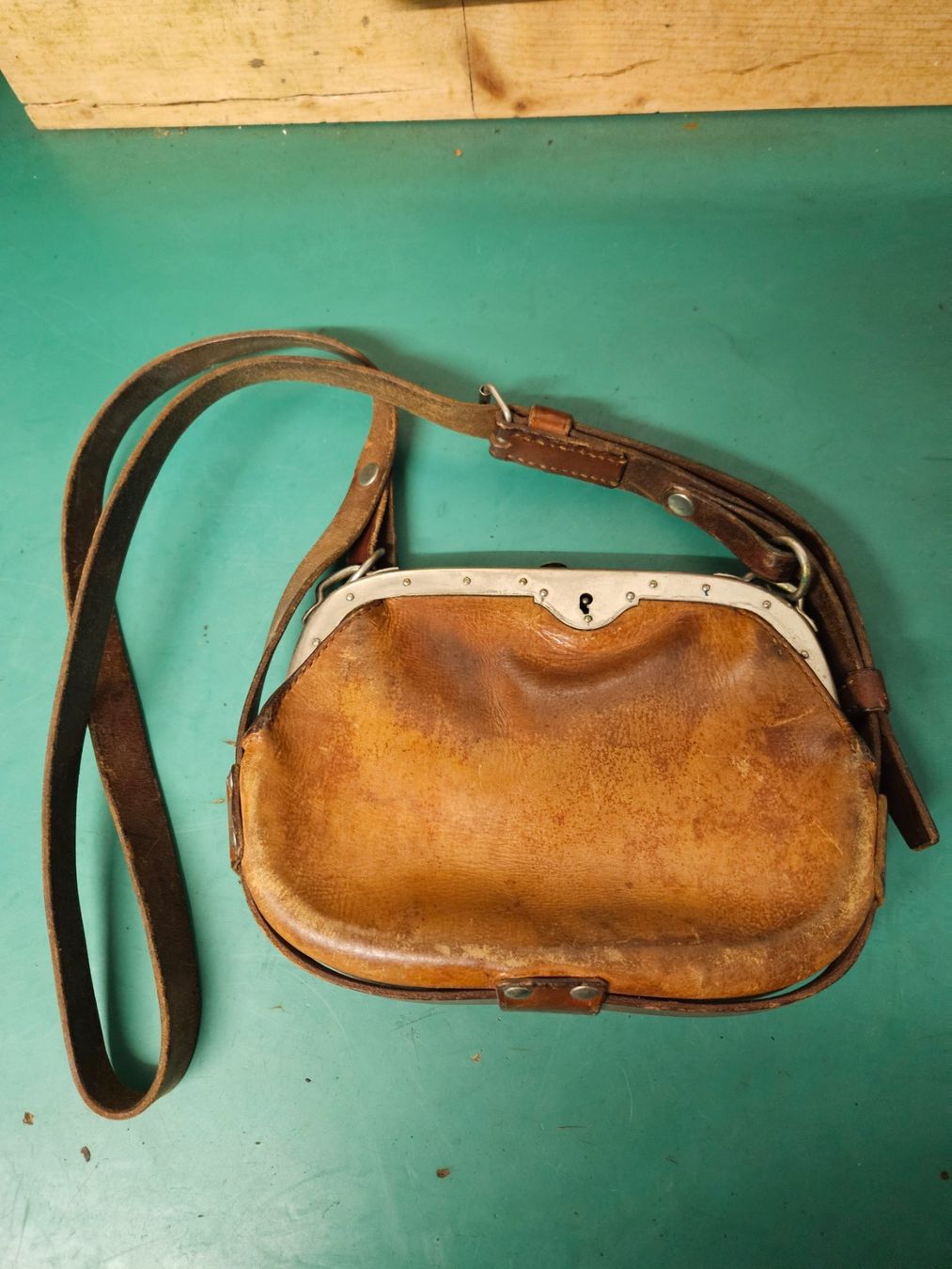 Schweizer Armee Uniformi: Ledertasche Schweizer Armee Bahn SBB Post Tasche PTT Vintage – Usato da Ostermundigen venduto da Swissmarmota 1