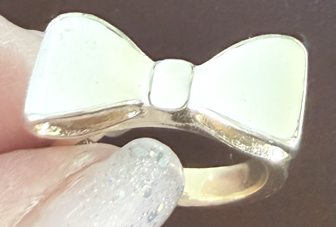Anelli: Modischer Ring mit Schleife, goldfarben, Top! – Nuovo (secondo la descrizione) da Lyss venduto da Sibella56 1