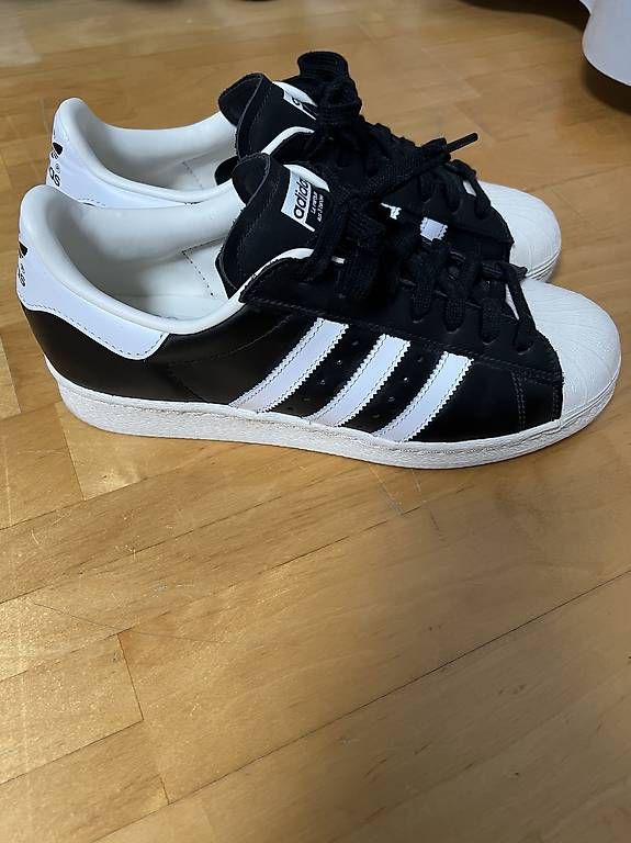 Adidas Scarpe da uomo: Adidas Superstar Schuhe – Usato da Spreitenbach venduto da R-8957