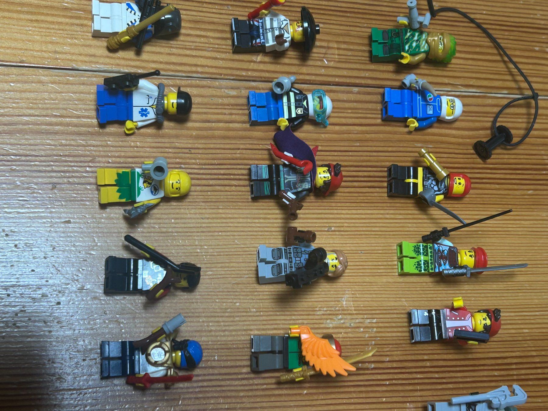 Lego Giocattoli: 30 verschiedene Lego Personen – Usato da Volketswil venduto da Daniel68ernst 7