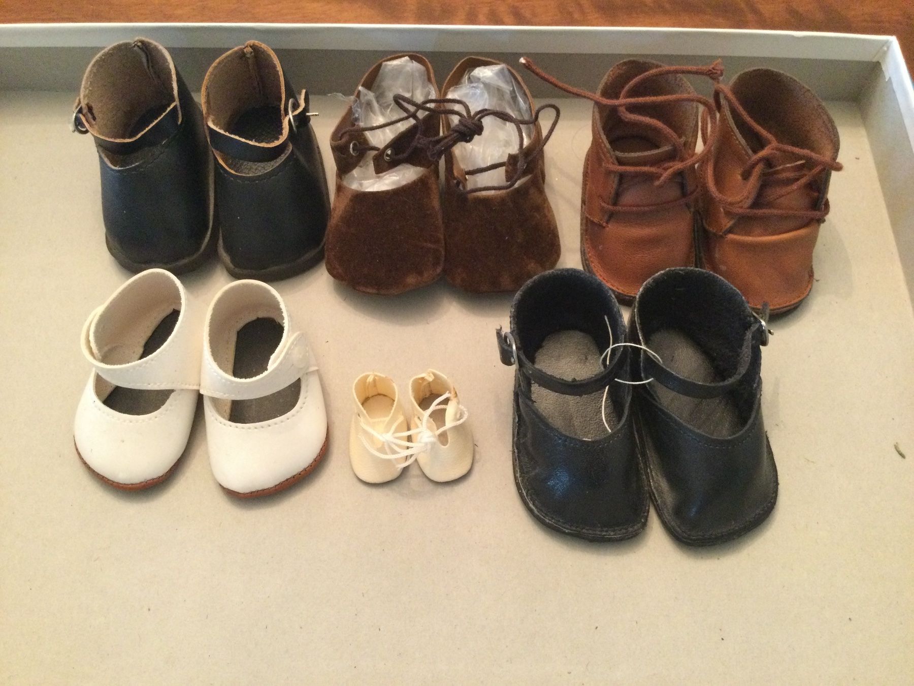 Giocattoli: Puppenschuhe 6 Paar – Usato da Münchenbuchsee venduto da kruseli