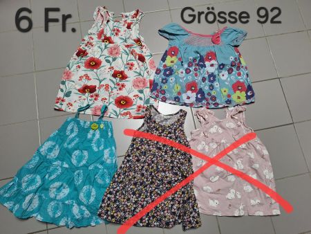 3 Kleider Grösse 92