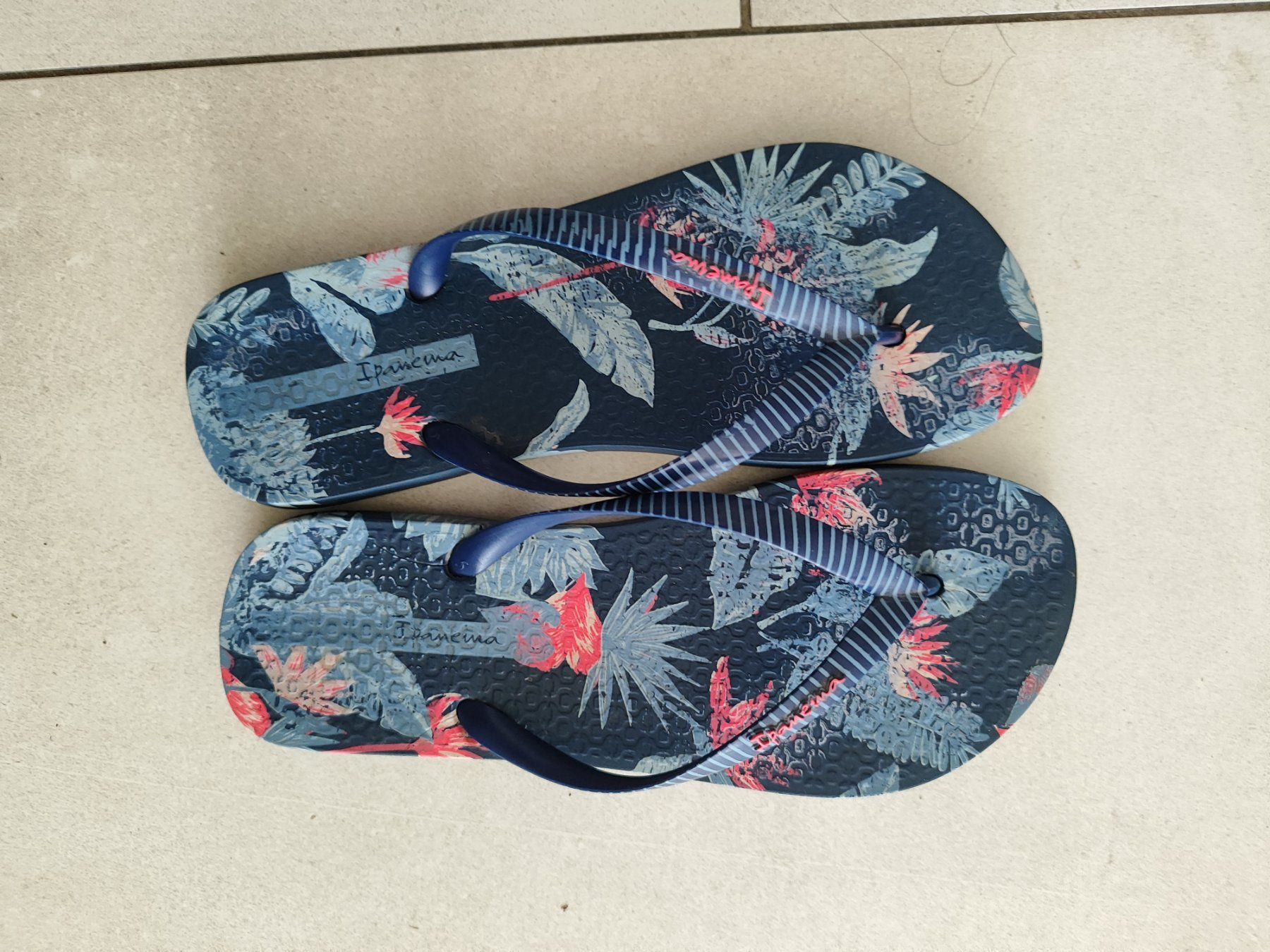 Ipanema Chaussures femmes: Ipanema Flipflops tropical Gr. 37 – D'occasion à Seon par Mandes1 2