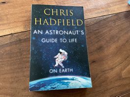 Chris Hadfield: Guide astronaute, English  🚀📚✨...