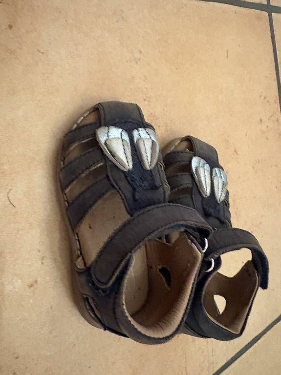 Scarpe per ragazze: Mädchensandalen Grösse 21 – Usato da Büttikon AG venduto da hud_ppw9 2