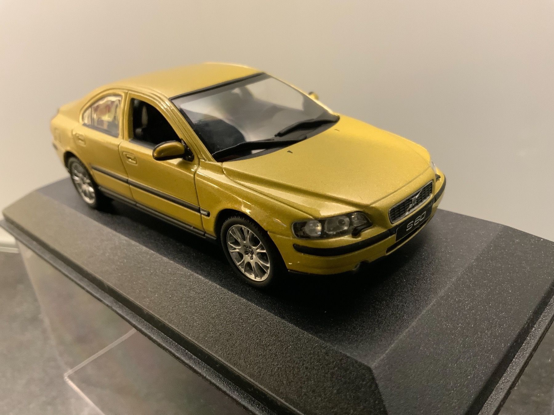 Volvo Modellautos: VOLVO S 60 im Massstab 1:43 – Neu und originalverpackt aus Erlenbach im Simmental von Model_box 5