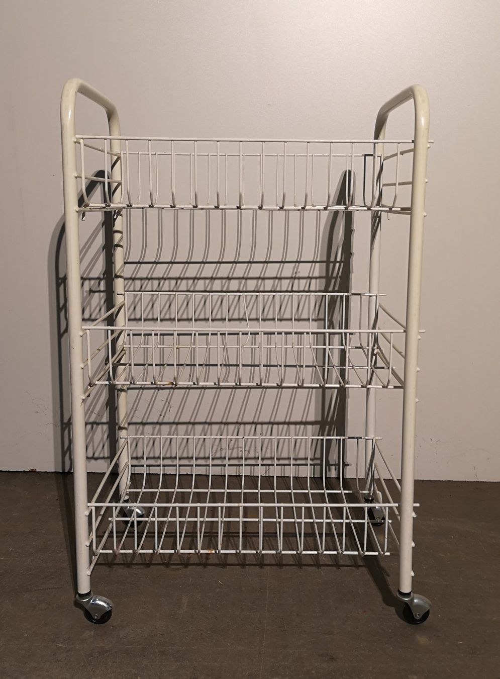 String Scaffali: Super cooles 60ies String-Gestell/Wägeli, weiss – Usato da Solothurn venduto da Sis_email