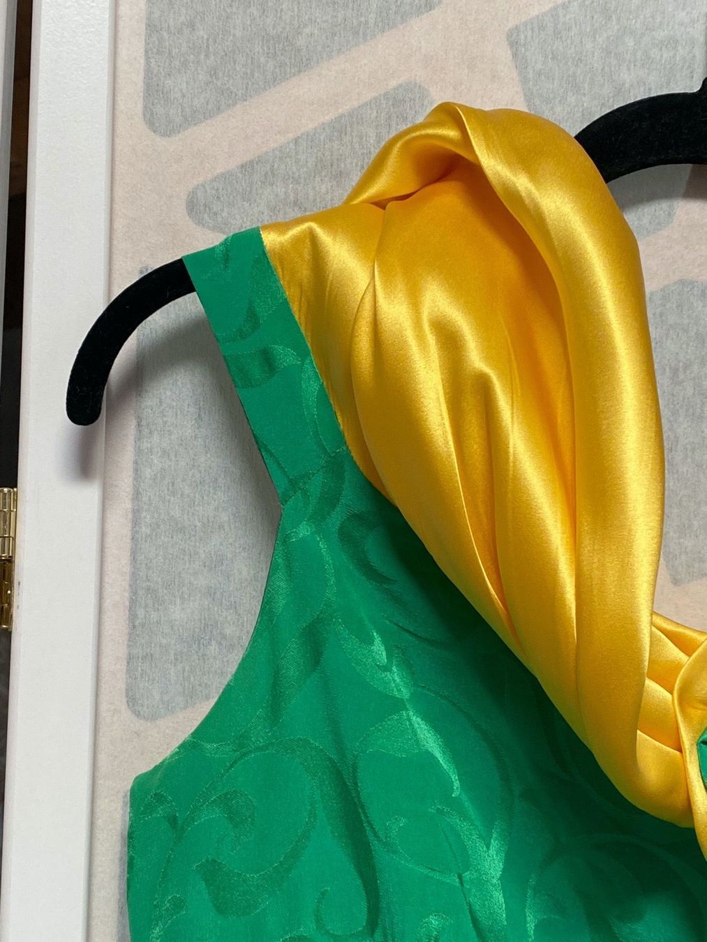 Kleider: Belle robe verte en soie. S – Neu (gemäss Beschreibung) aus Grund b. Gstaad von PlageNeige 4