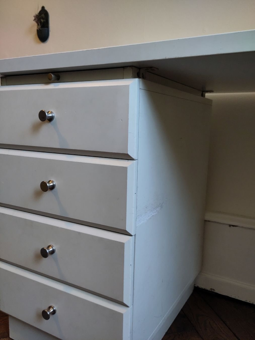 Scrivanie: Massiver Schreibtisch mit Gebrauchsspuren – Usato da Basel venduto da flo_r8nx 4