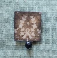 Petite broche genre romantique