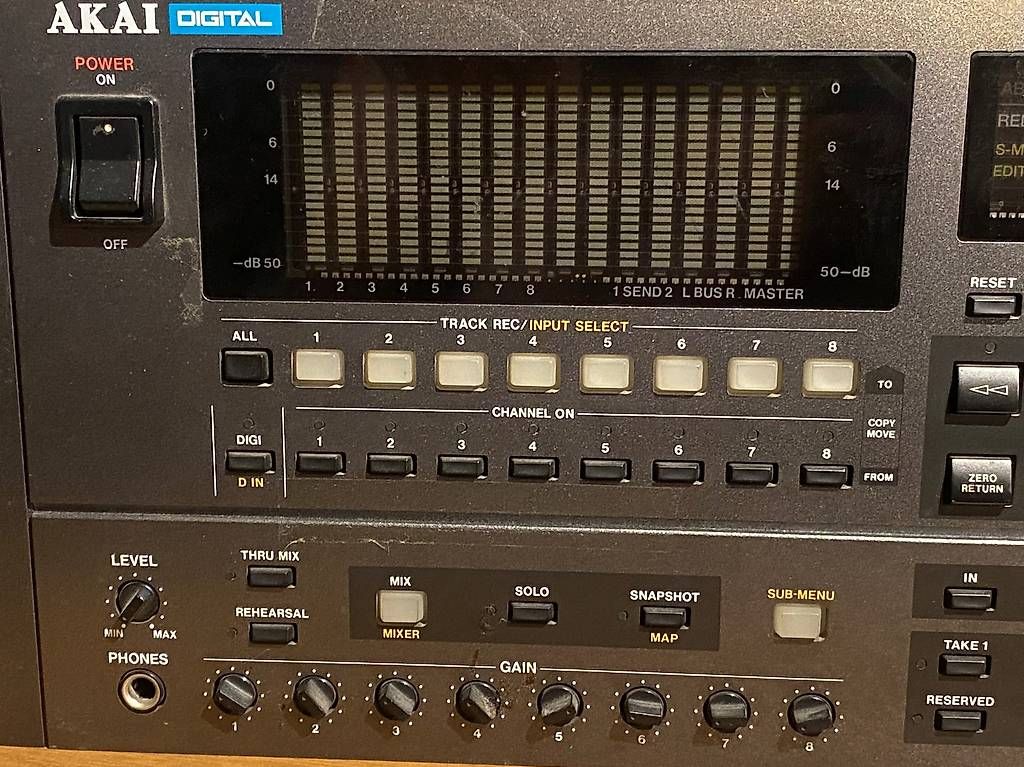 Akai Registratori: Akai DR8 Harddisk-Recorder – Usato da Zürich venduto da funktion02 2