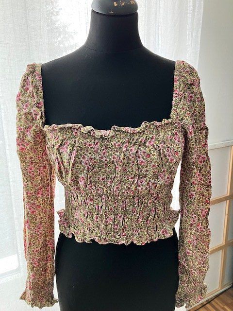 H&M Camicette: Romantische Bluse mit Blumenmuster, Grösse M – Usato da Uznach venduto da Atrani