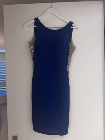 Kleid blau mit Stickerei und Perlen Grösse XS/S 