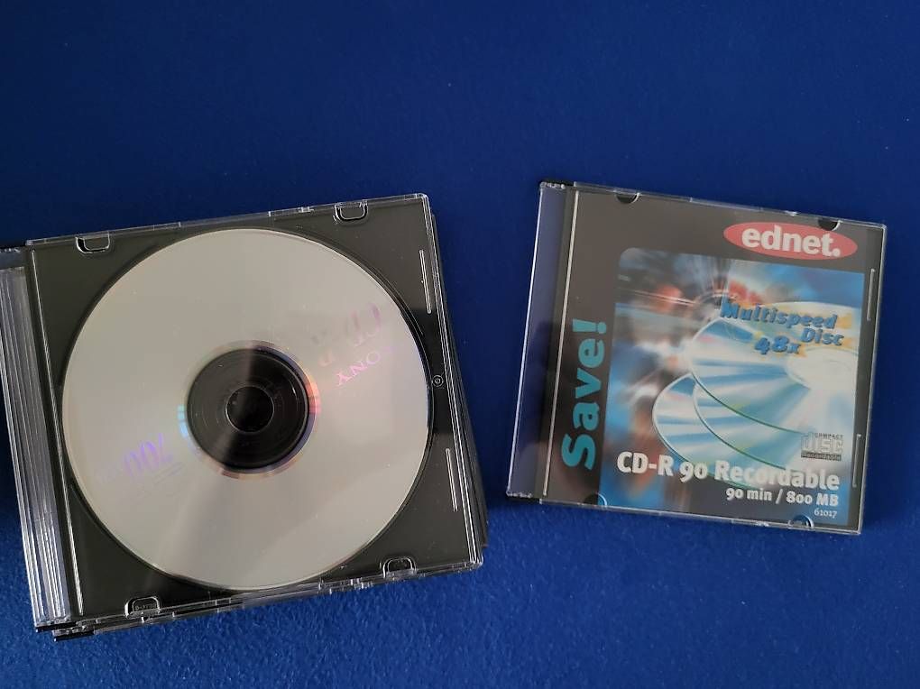 CD: CD Rom 700 MB  8 Stk. und  1Stk 800 MB  – Usato da Effretikon venduto da Zebra37