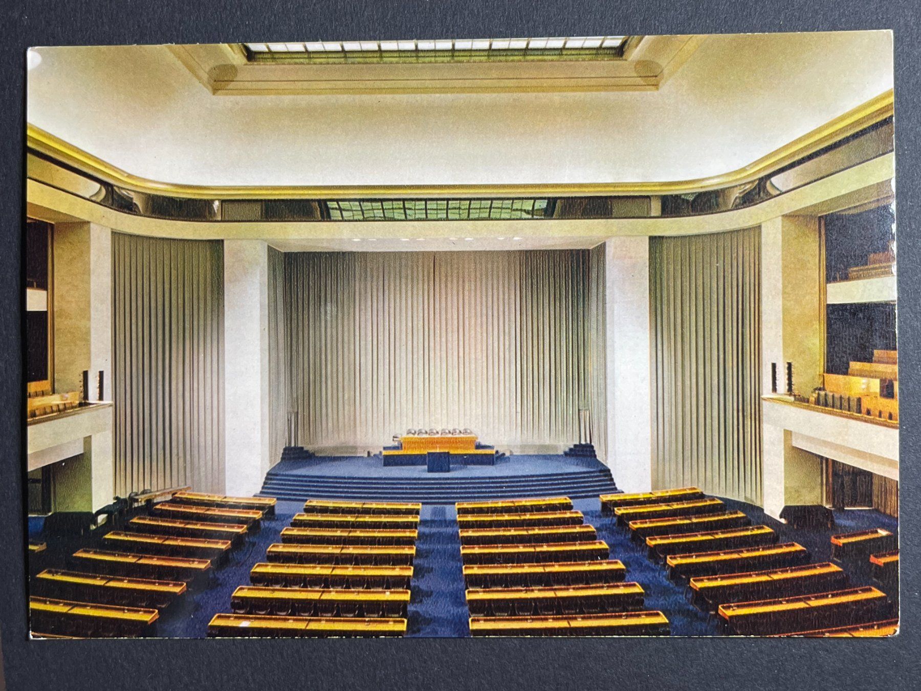 Cartoline postali: Genf - Palais des Nations - Innenansicht – Usato da Steg VS venduto da danwer74
