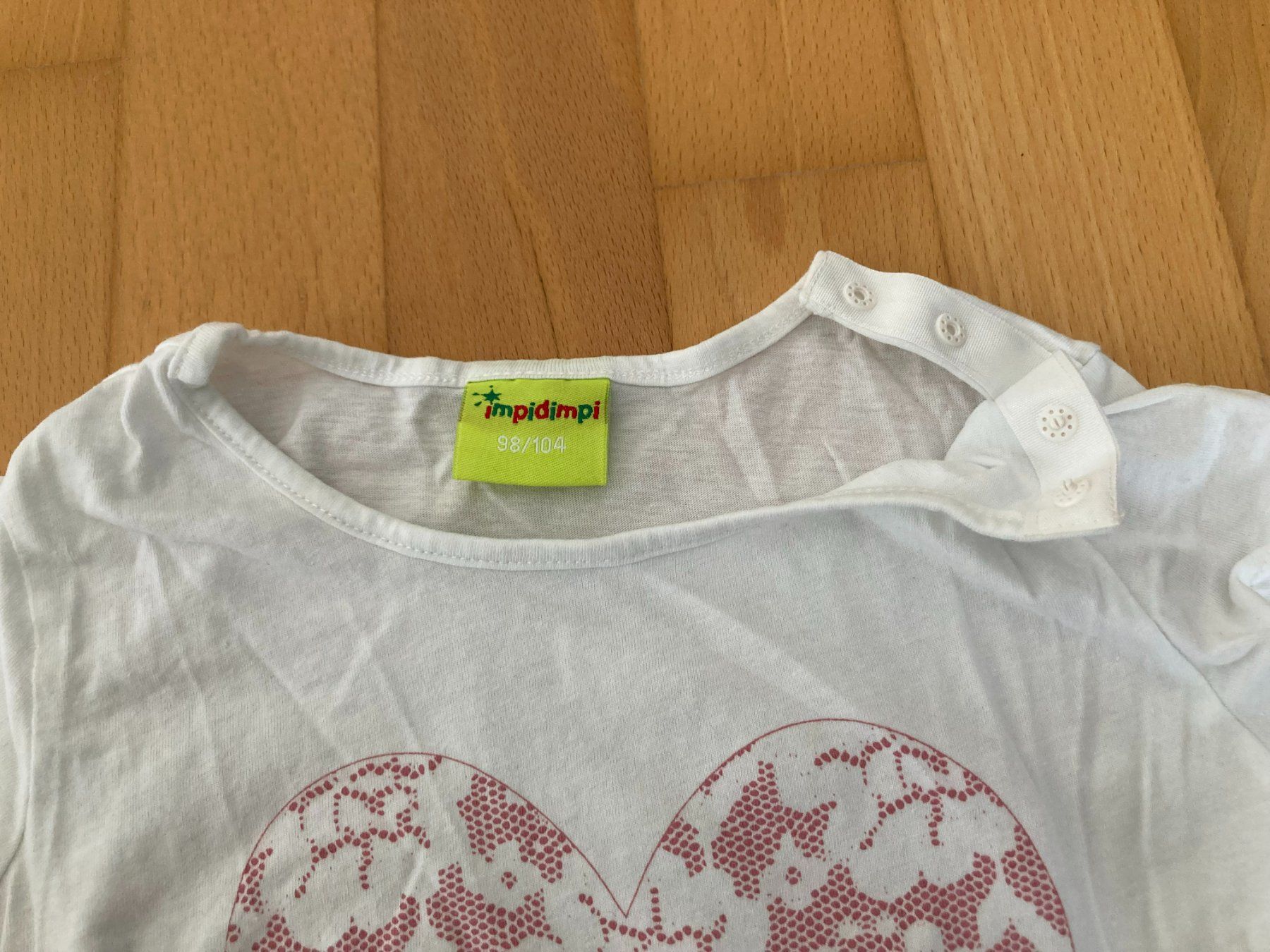 Camicette, T-shirt & Top: T-Shirt mit Herz – Usato da Muttenz venduto da Juvenile33 3