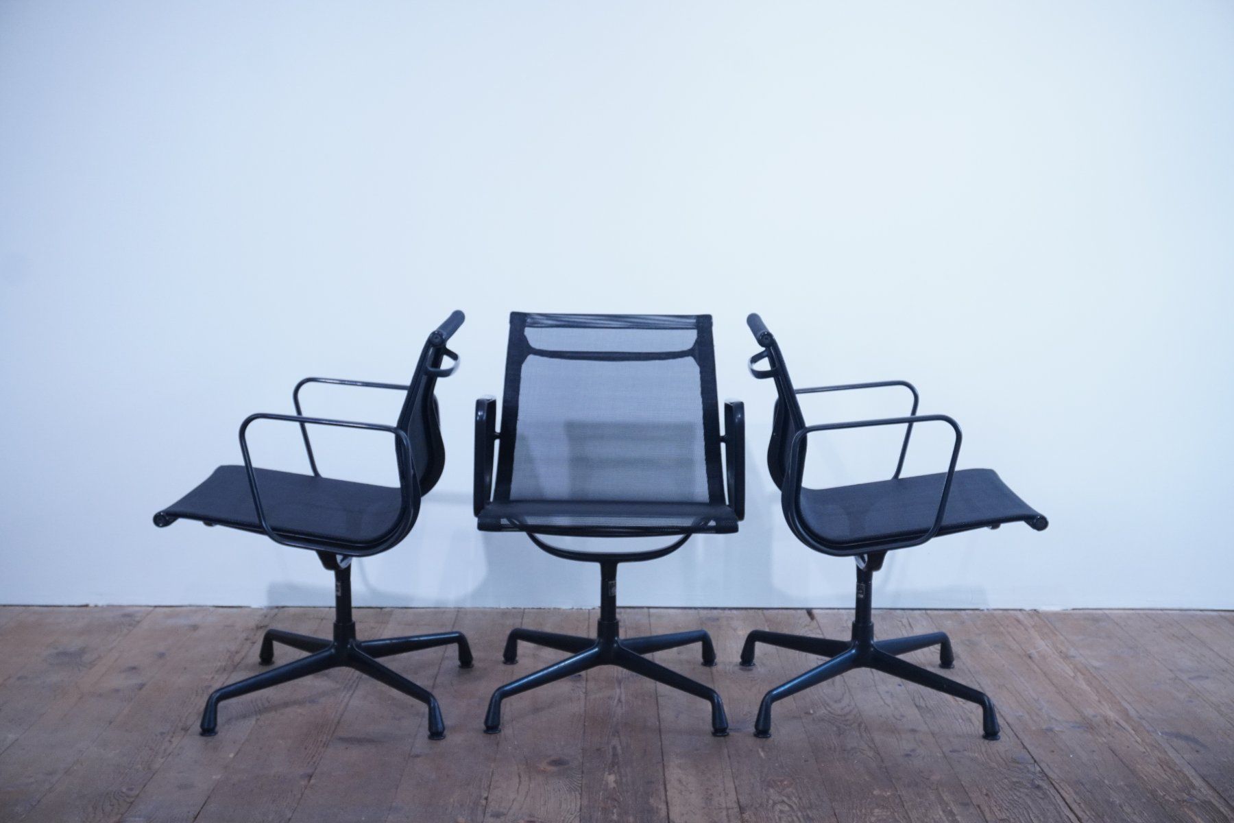 Vitra Sedie: Vitra Eames Alu Chair EA108 Netz schwarz – Usato da Bad Zurzach venduto da QLASSIQ 3