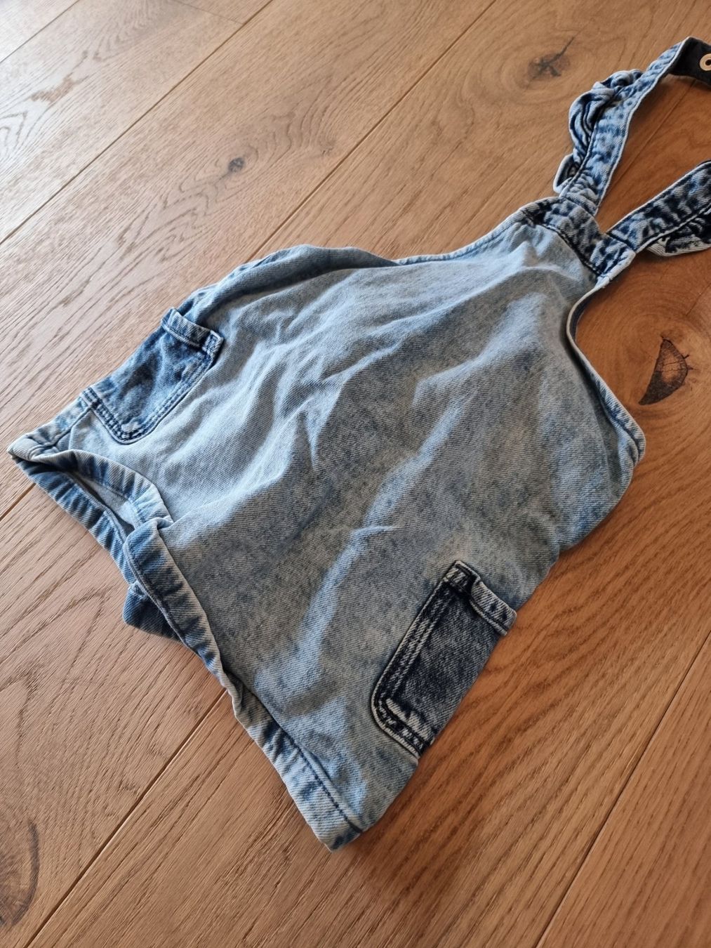 Lotti & Set di vestiti: H&M Latzrock, 86 – Usato da Buttikon SZ venduto da Limo180 3