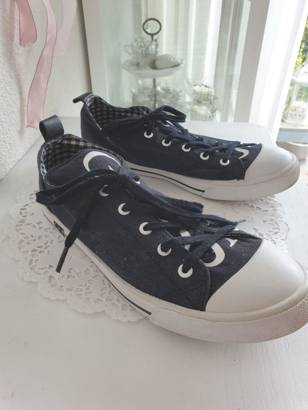 Guess Scarpe da donna: Sneaker Turnschuhe Guess Gr. 37 schwarz – Usato da Gossau ZH venduto da Goes05 1