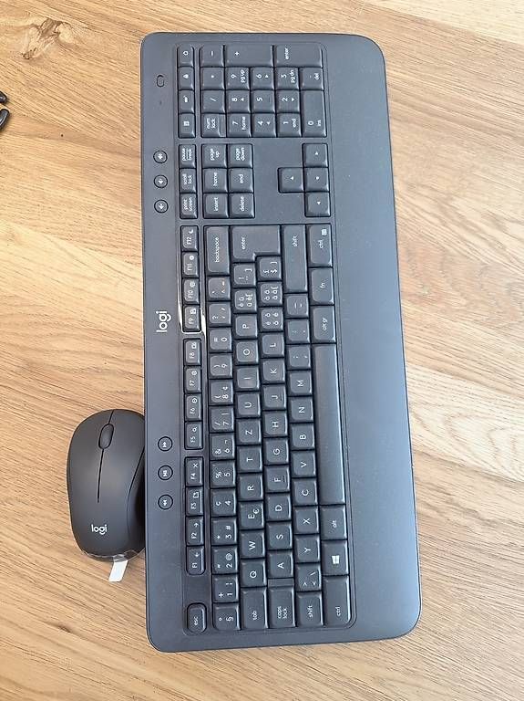 Tastaturen: Logitech Tastatur-Maus-Set MK540 Advanced CH-Layout – Gebraucht aus Langenthal von AliceAmmann