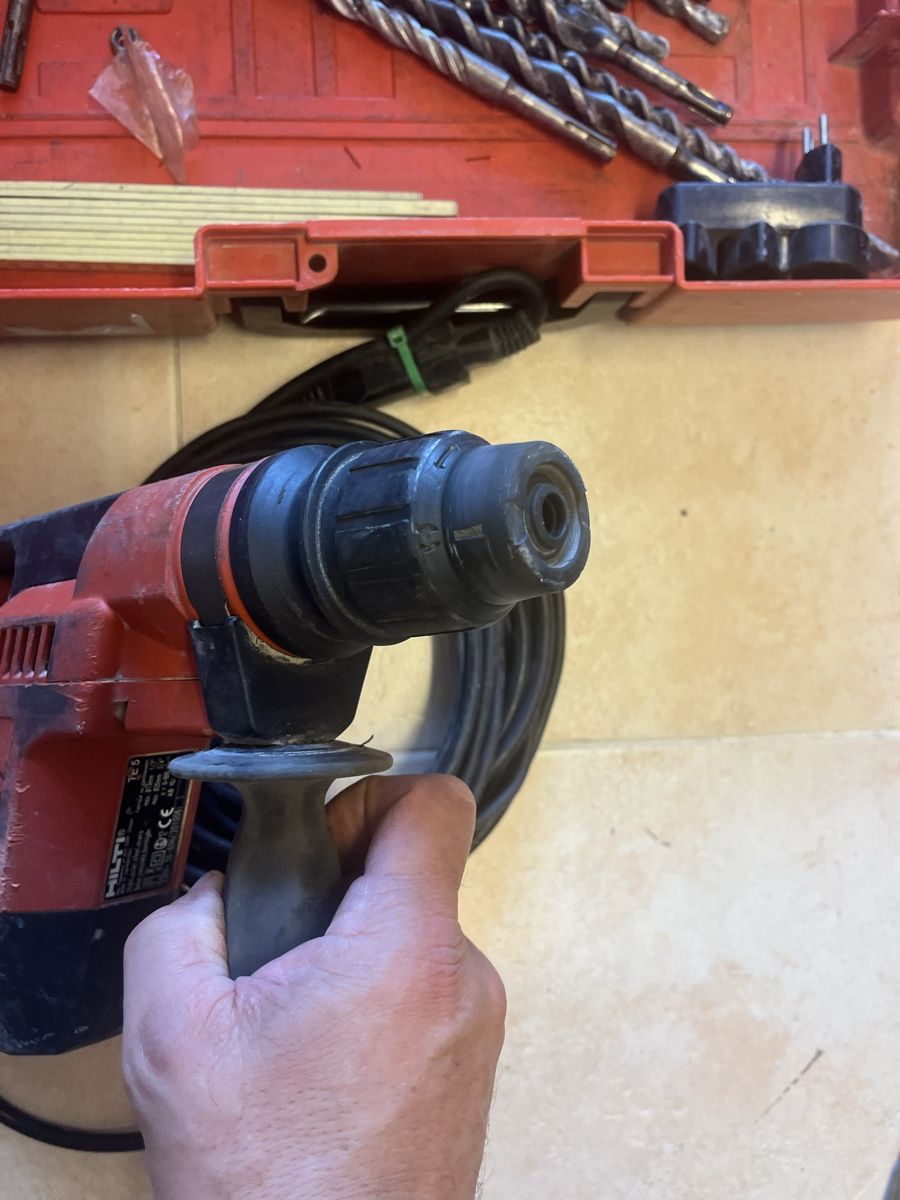 Hilti Bohrmaschinen: Hilti TE5 mit Staubsauger Aufsatz  – Gebraucht aus Neerach von fuz_8d7l 3