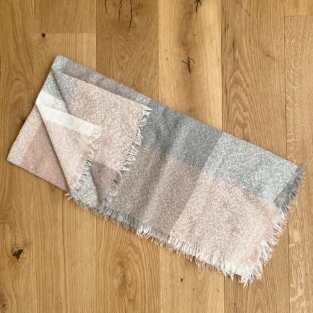 Warmer Herbst Schal im trendigen Karo-Muster, neuwertig