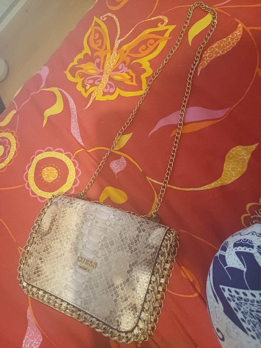 Guess Taschen für Damen: Guess Handtasche Schlangenmuster Kette Goldfarben – Gebraucht aus Ostermundigen von Loulilou86 3