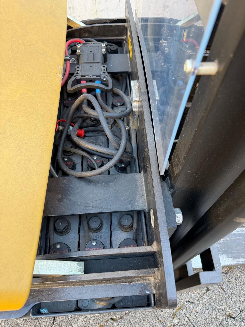Carrelli elevatori e a forche: Deichselstapler CAT – Usato da Dintikon venduto da SIRADO 2