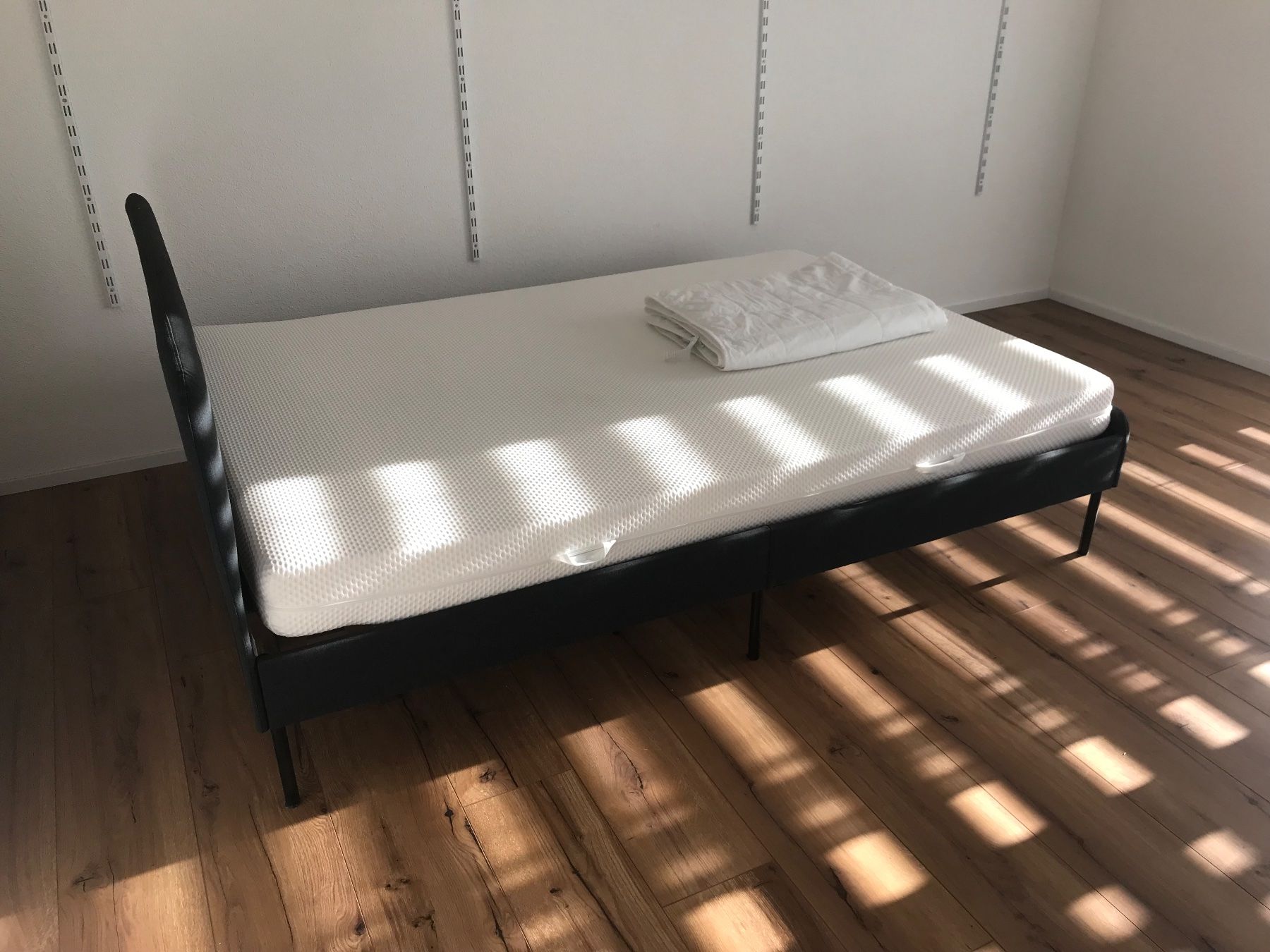 Ikea Betten: Neuwertiges Bett IKEA – Neu (gemäss Beschreibung) aus Erschwil von Freitag1 3