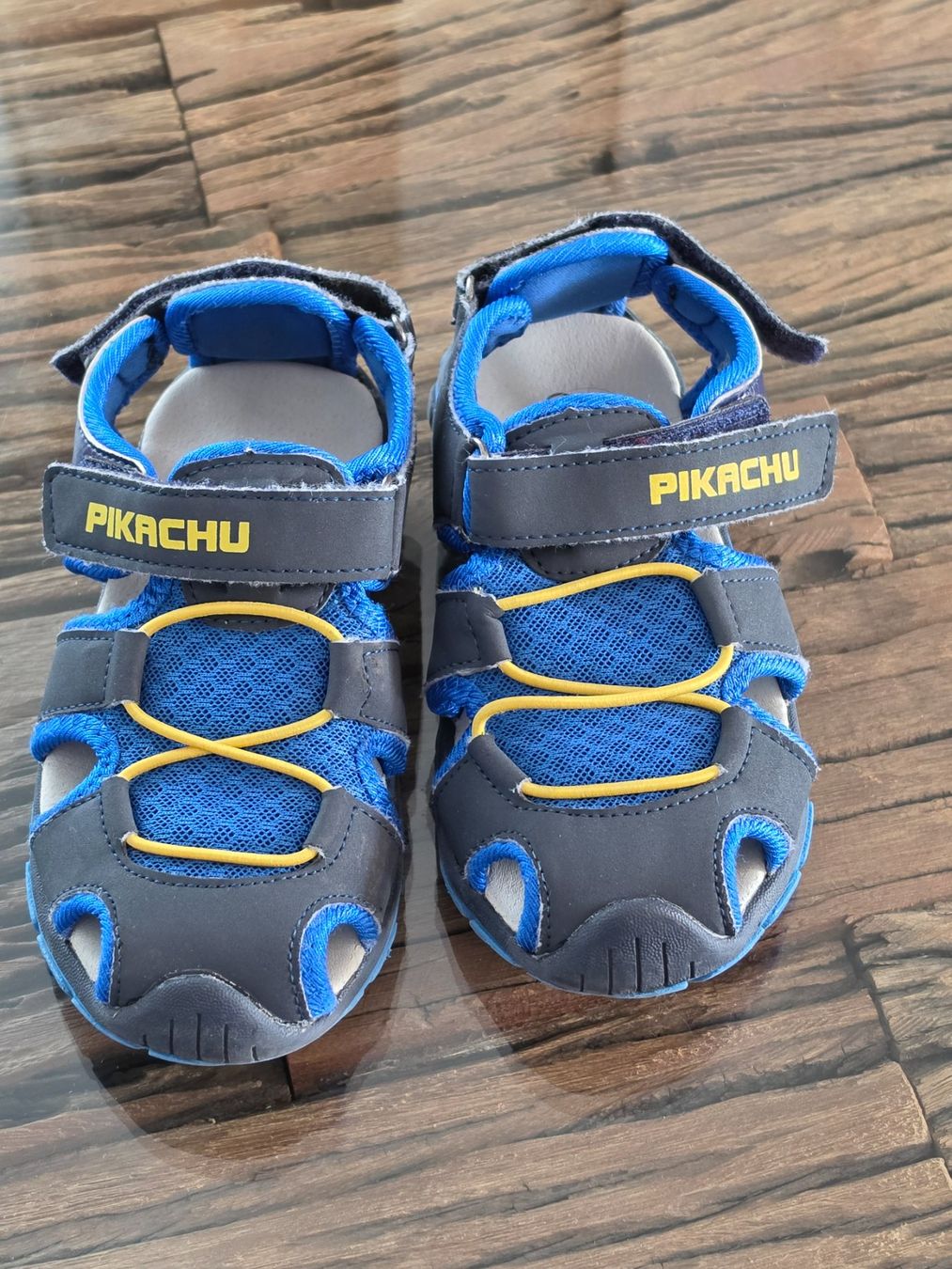 Dosenbach Scarpe per ragazzi: Pikachu Sommerschuhe Klett Gr.29 – Usato da Birr venduto da V-K 1