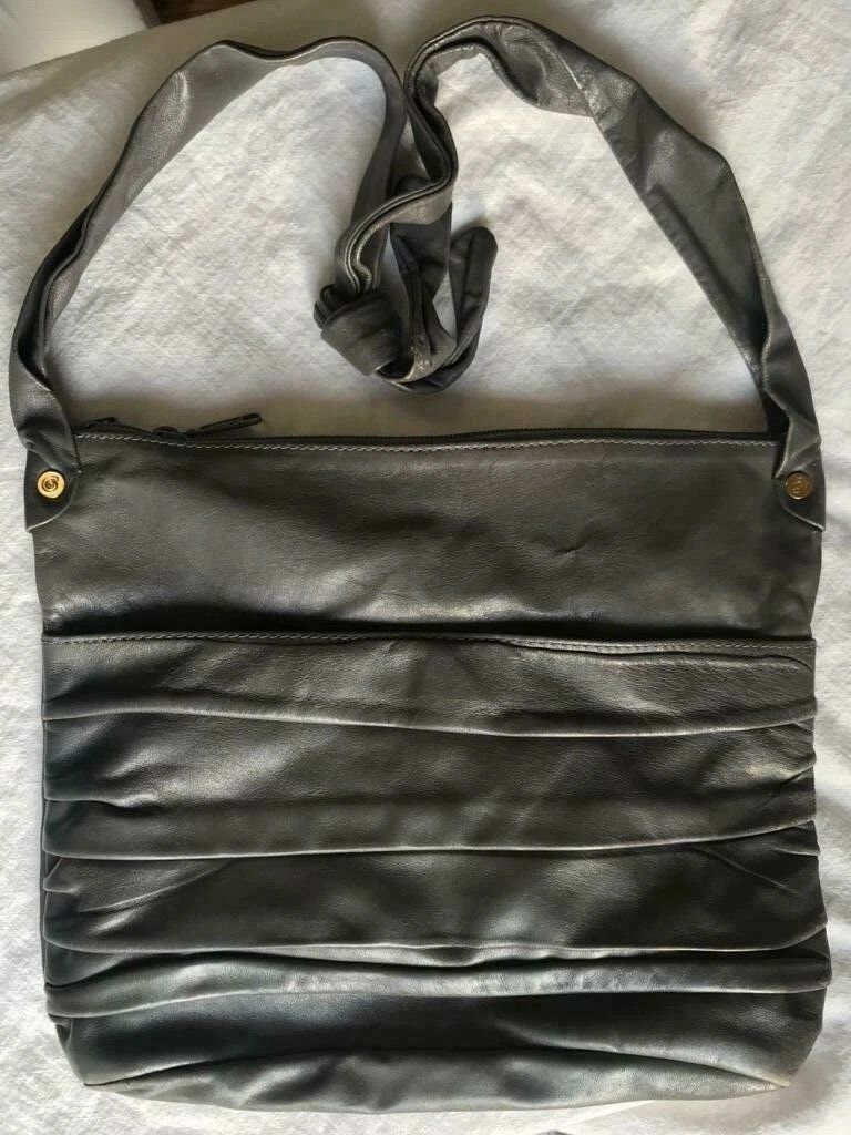 Sacs femmes: Vintage Grey Leather Bag / 80s design – D'occasion à Zürich par lils01