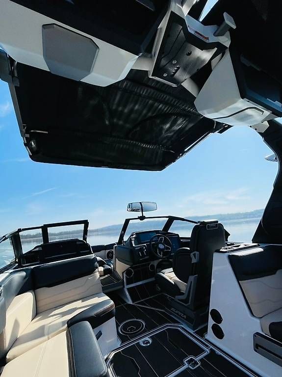 Surfboards & Schwimmbrette: SUPRA SV 450 Wakeboard & Wakesurf Boot  – Gebraucht aus Sugiez von Quickbuyer 1