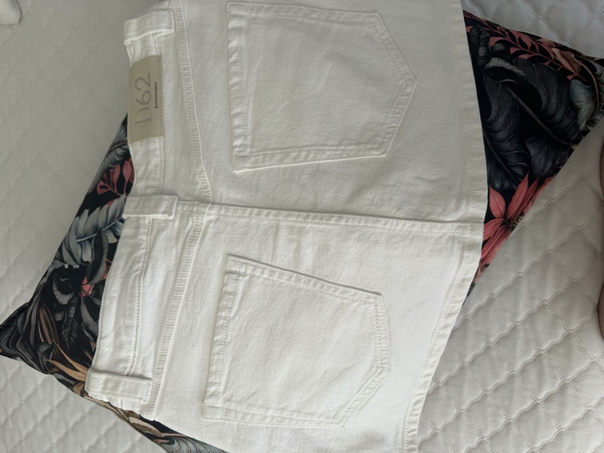 Stradivarius Gonne: Jupe/Short blanc Stradivarius taille 36 bon état – Nuovo (secondo la descrizione) da Chêne-Bourg venduto da raf_k9v7 2