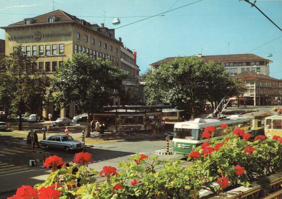 Cartoline postali: St. Gallen Bohl Marktplatz 1977. – Usato da St. Gallen venduto da Epu