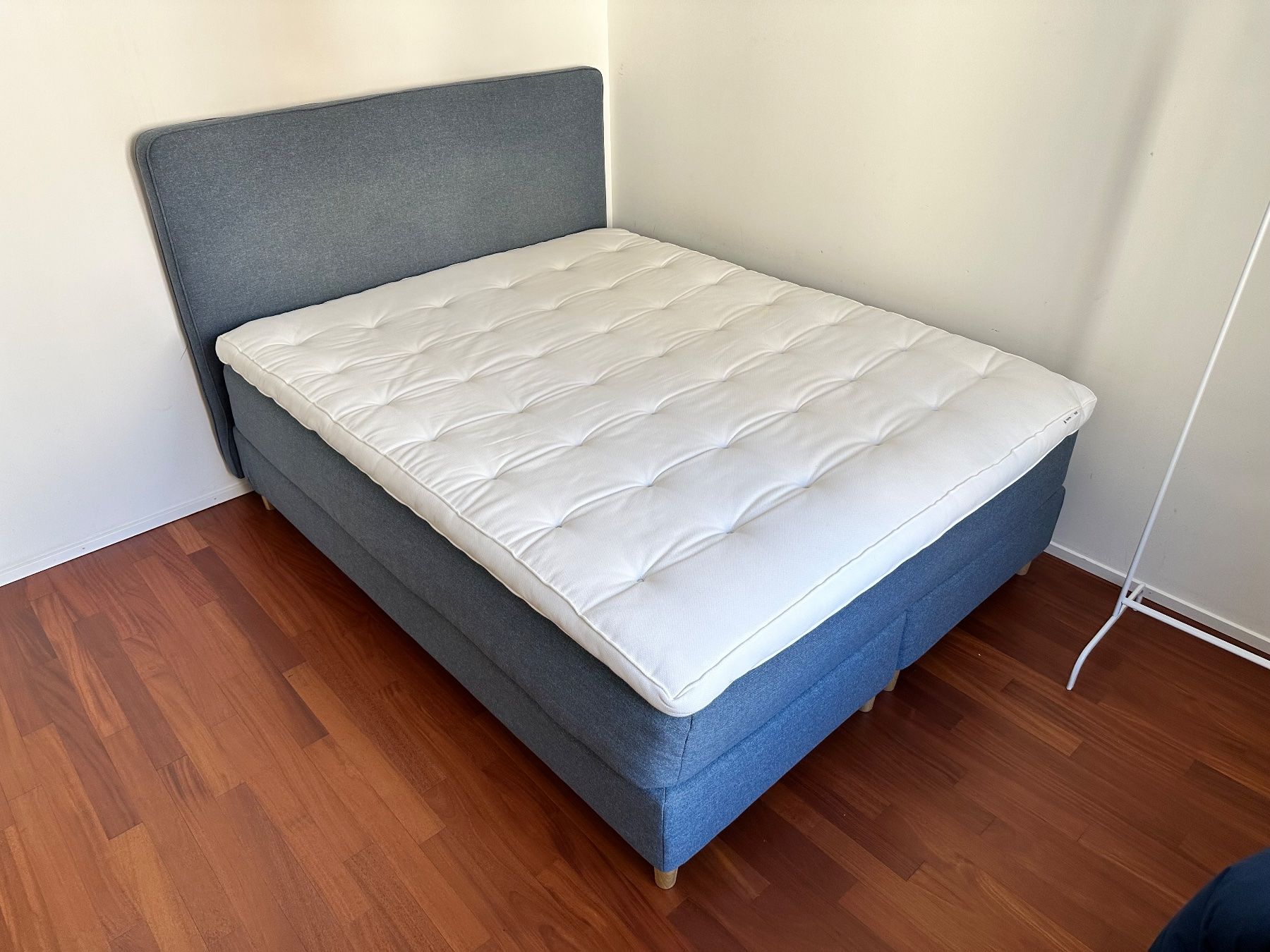 Ikea Letti: Ikea Boxspring Bett - ESPEVÄR / VÅGSTRANDA / TUSTNA – Usato da Zürich venduto da Mishimi